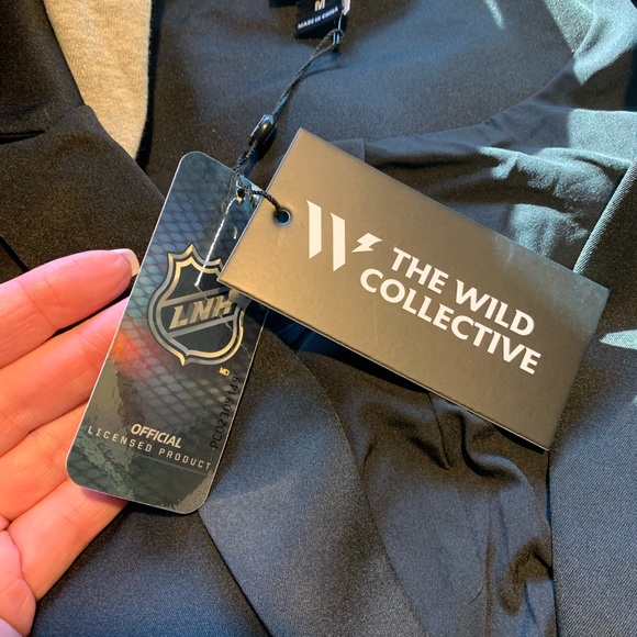 Boston Bruins Women's Black Blazer with Logo - Picture 8 of 14